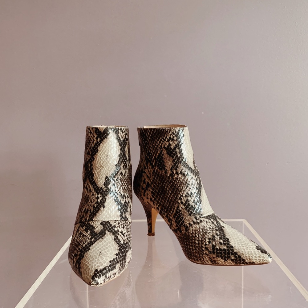{{uo}} Snake Skin Ankle Boots